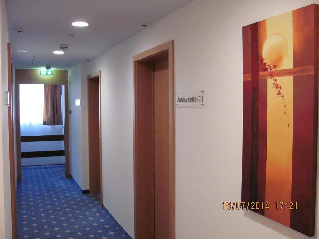 Hotel Metzgern ザルネン エクステリア 写真